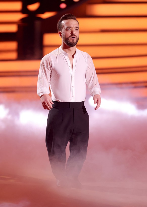 COLOGNE, GERMANY - APRIL 01: Mathias Mester performs on stage during the 6th show of the 15th season of the television competition show &quot;Let&#039;s Dance&quot; at MMC Studios on April 01, 2022 in ...