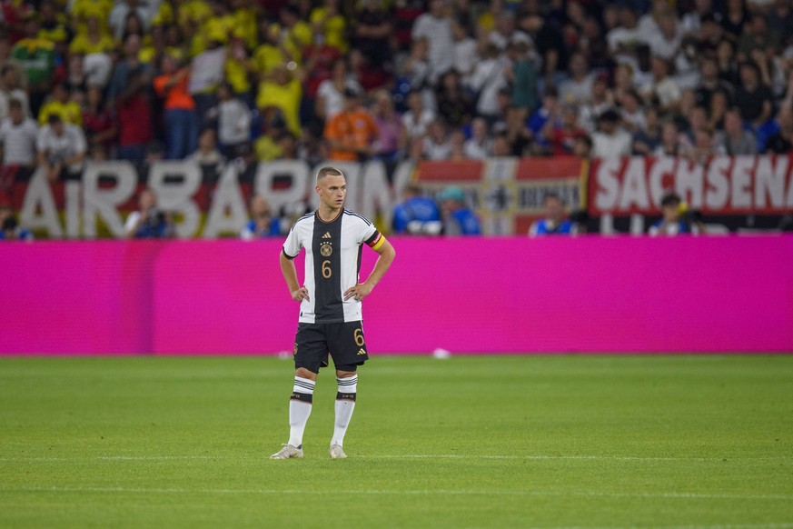 Fußball: Nationalmannschaft, Freundschaftsspiel, Deutschland - Kolumbien am 20.06.2023 in der Veltins-Arena in Gelsenkirchen Nordrhein-Westfalen. Enttäuschung, Mimik, Joshua Kimmich Deutschland steht  ...