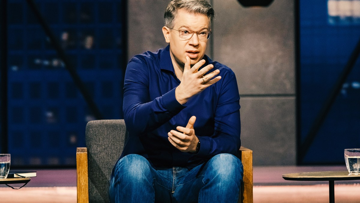 Die Investoren (v.l.) Dr. Georg Kofler, Frank Thelen und Nils Glagau nehmen das Angebot von &quot;Rankwerk&quot; genau unter die Lupe.