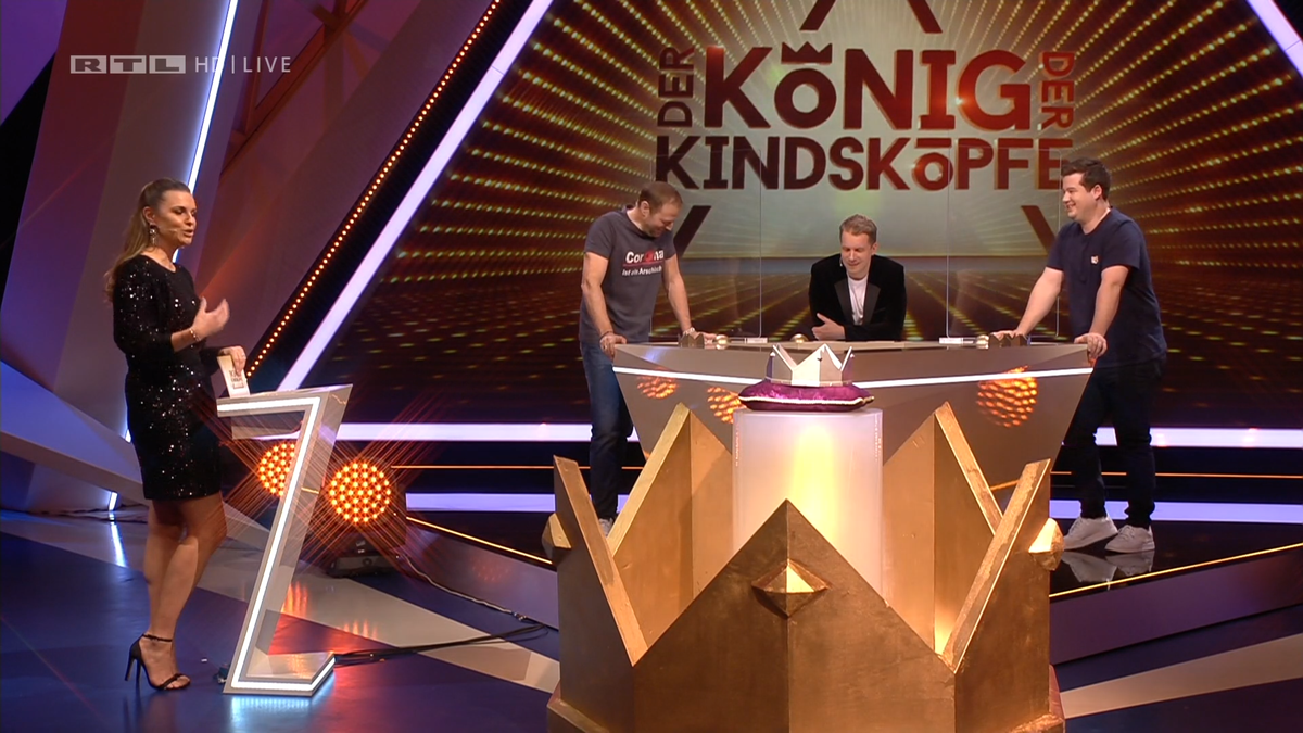 König der Kindsköpfe 2020 - Spieler und Moderatorin Wontorra
