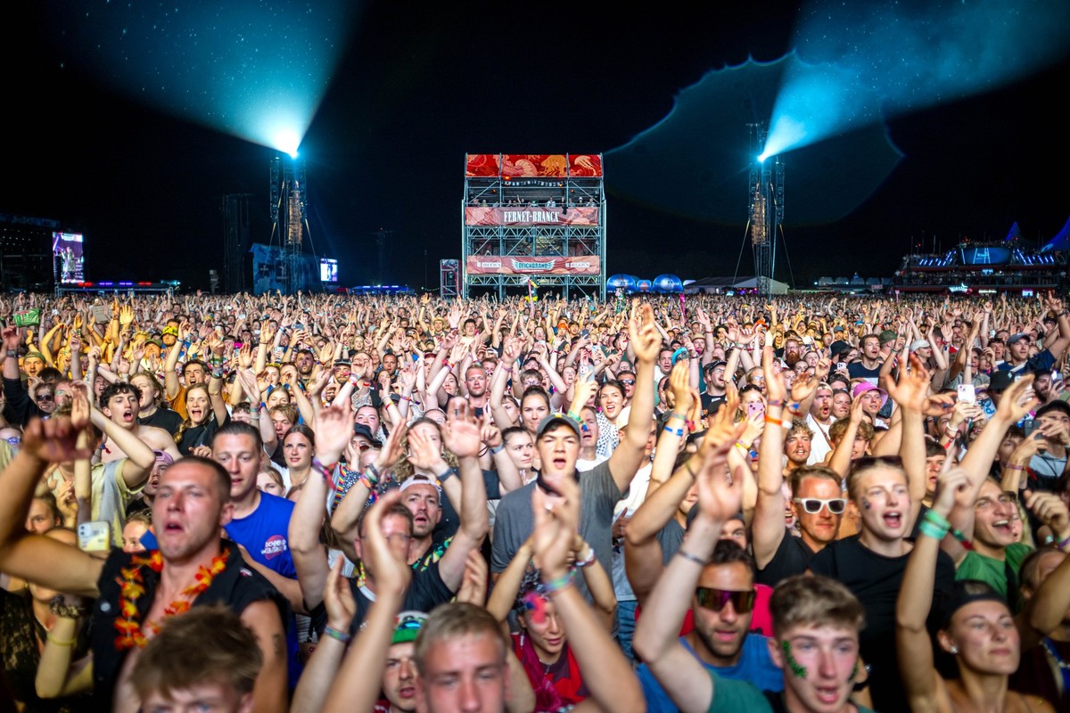 20.07.2025, Niedersachsen, Nordholz: Zuschauer beim Konzert von US-Rapper Macklemore auf dem Deichbrand-Festival 2025. Das Open-Air-Festival mit rund 60.000 Besuchern findet vom 17. bis zum 20. Juli s ...