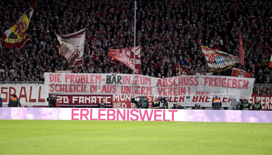 Bayern-Fans protestierten gegen "Problem-Bärin" Dorothee Bär.
