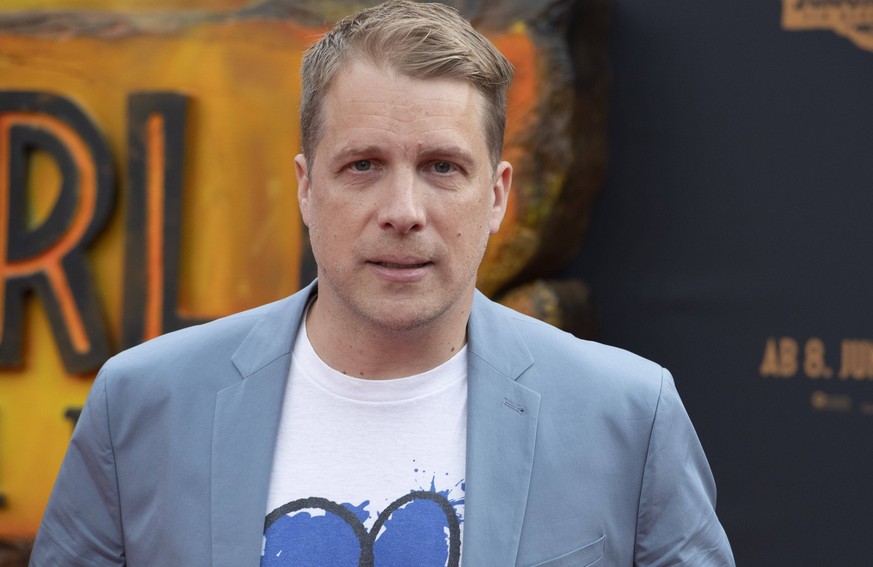 Oliver POCHER, Moderator, Roter Teppich, Red Carpet Show, Ankunft, arrival, Filmpremiere JURASSIC WORLD - EIN NEUES ZEITALTER am 30.05.2022 in Koeln, *** Oliver POCHER, presenter, red carpet, red carp ...