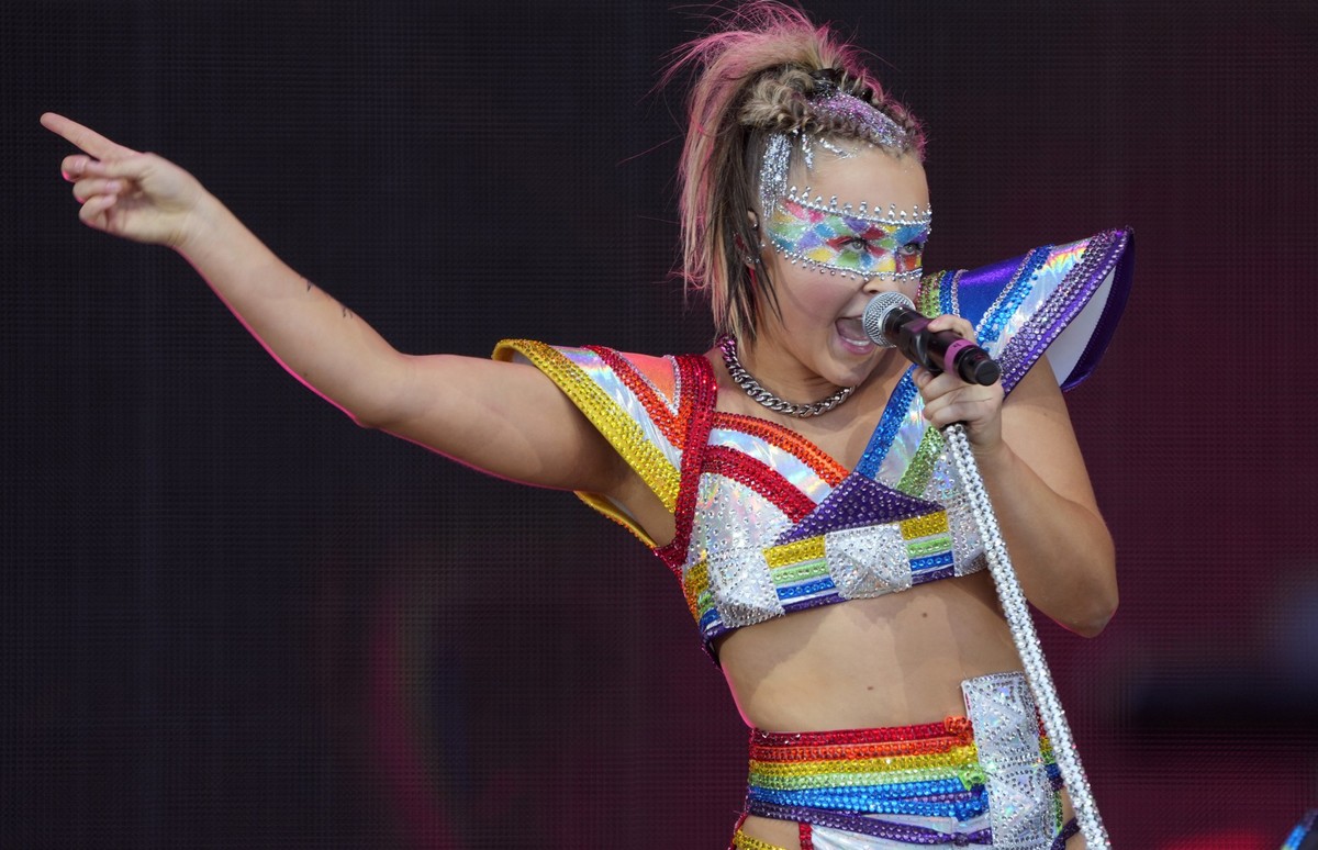 JoJo Siwa performs during the LA Pride in the Park festival at Los Angeles State Historic Park, Saturday, June 8, 2024, in Los Angeles. (AP Photo/Chris Pizzello)