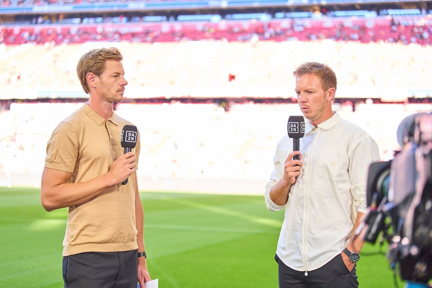 Alex Schlüter, DAZN TV presenter, Trainer Julian Nagelsmann FCB, team manager, headcoach, coach, in the match FC BAYERN MÜNCHEN - VFL WOLFSBURG 2-0 1.German Football League on Aug 14, 2022 in Munich,  ...