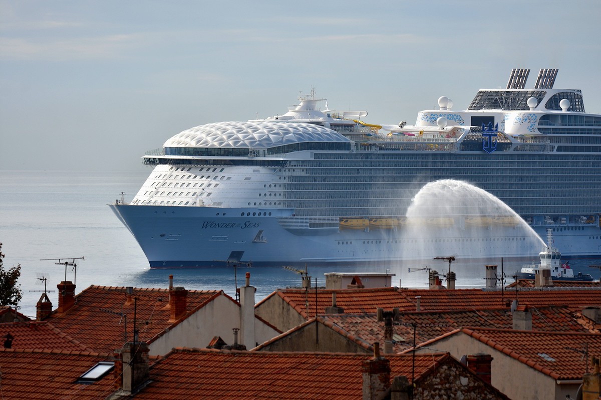 November 9, 2021, Marseille, France: A view of the cruise ship Wonder of the Seas arriving in Marseille..The liner Wonder of the Seas cruise ship arrives in the French Mediterranean port of Marseille. ...