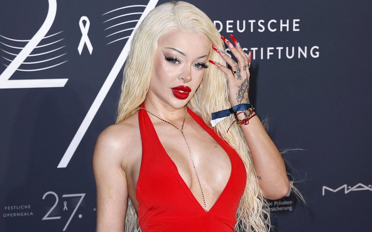 Katja Krasavice bei der 27. Festlichen Operngala fuer die Aids-Stiftung am 4.11.2023 in Berlin Festliche Operngala 2023 fuer die AIDS Stiftung in Berlin *** Katja Krasavice at the 27 Festive Opera Gal ...