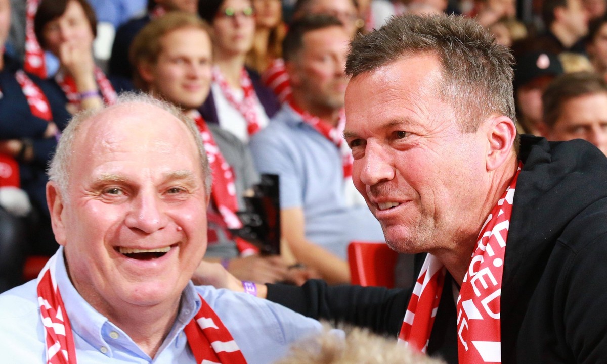 Bilder des Jahres 2019, Sport 12 Dezember Sport Themen der Woche KW51 Sport Bilder des Tages Uli Hoene� und Lothar Matth�us im Gespr�ch / Basketball / Euroleague / FC Bayern Basketball - FC Barcelona, ...