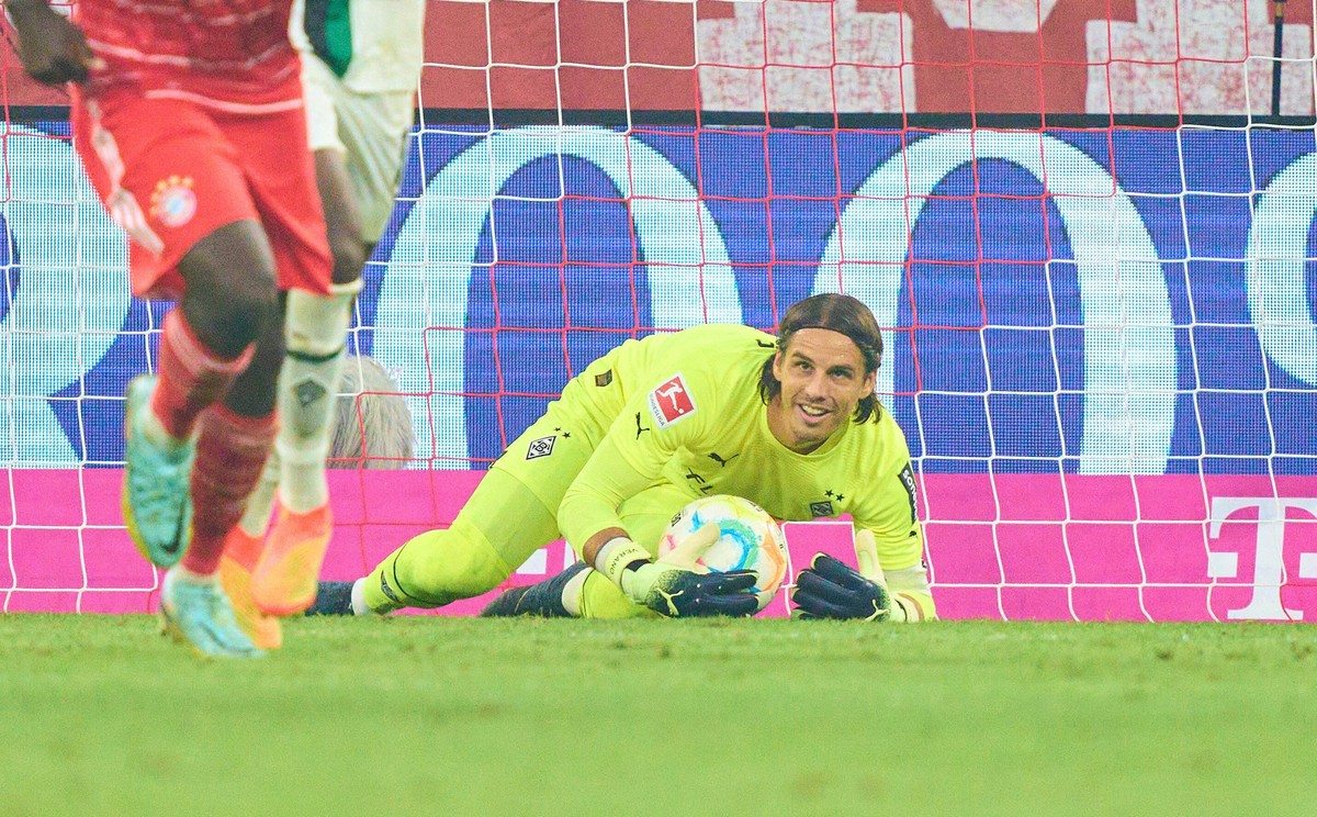 Yann SOMMER, MG 1 defenf in the match FC BAYERN MÜNCHEN - BORUSSIA MÖNCHENGLADBACH 1-1 1.German Football League on Aug 27, 2022 in Munich, Germany. Season 2022/2023, matchday 4, 1.Bundesliga, FCB, Mün ...