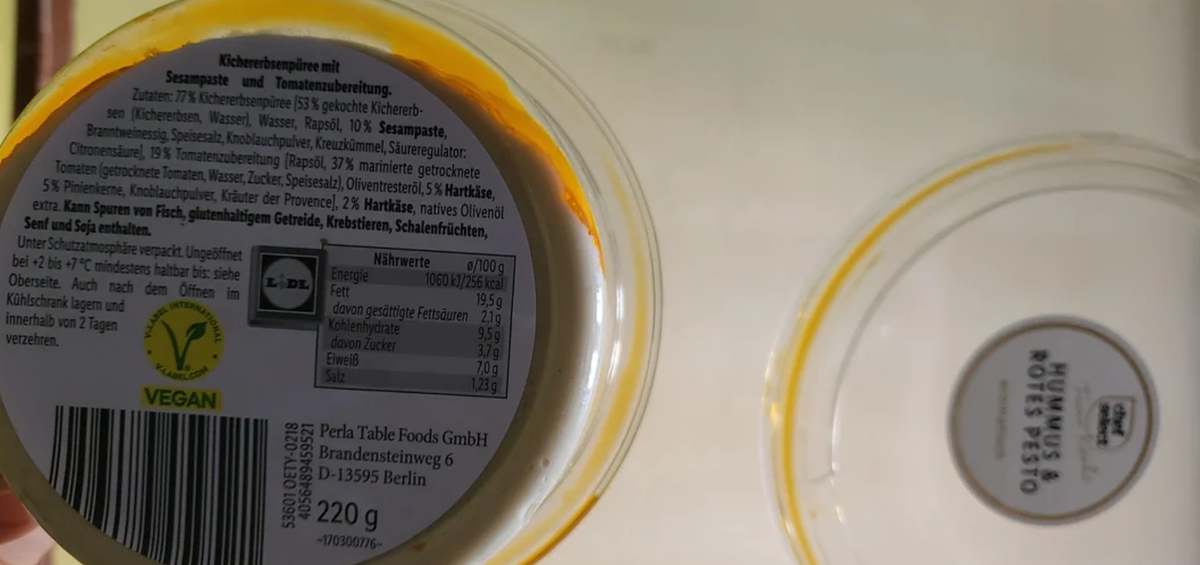 In einem vermeintlich veganen Produkt von Lidl soll Hartkäse enthalten sein.
