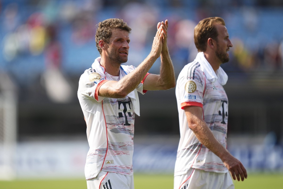 SL Benfica v FC Bayern München: Group C - FIFA Club World Cup 2025 Thomas Muller second striker of Bayern Munich and Germany and Harry Kane centre-forward of Bayern Munich and England after the FIFA C ...
