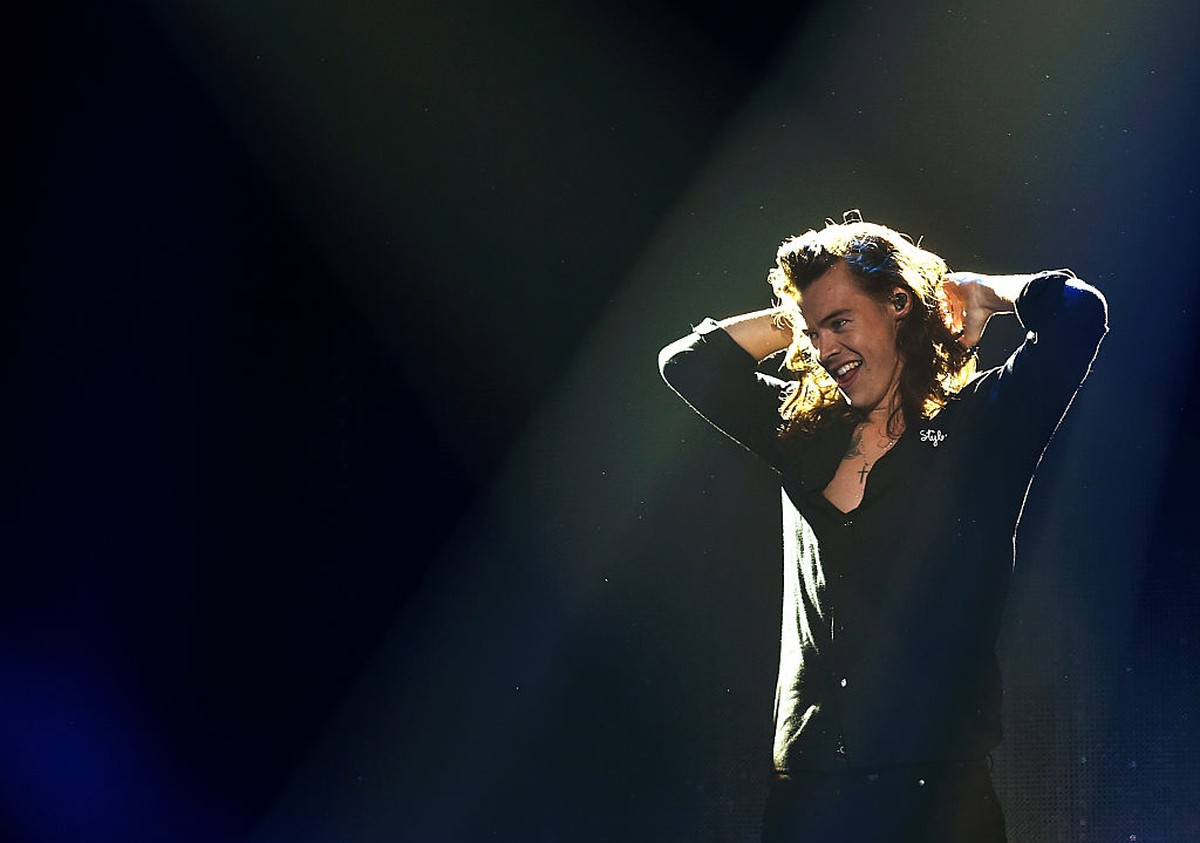 LOS ANGELES, CA - DECEMBER 04: Recording artist Harry Styles of music group One Direction performs onstage during 102.7 KIIS FMs Jingle Ball 2015 Presented by Capital One at STAPLES CENTER on Decembe ...
