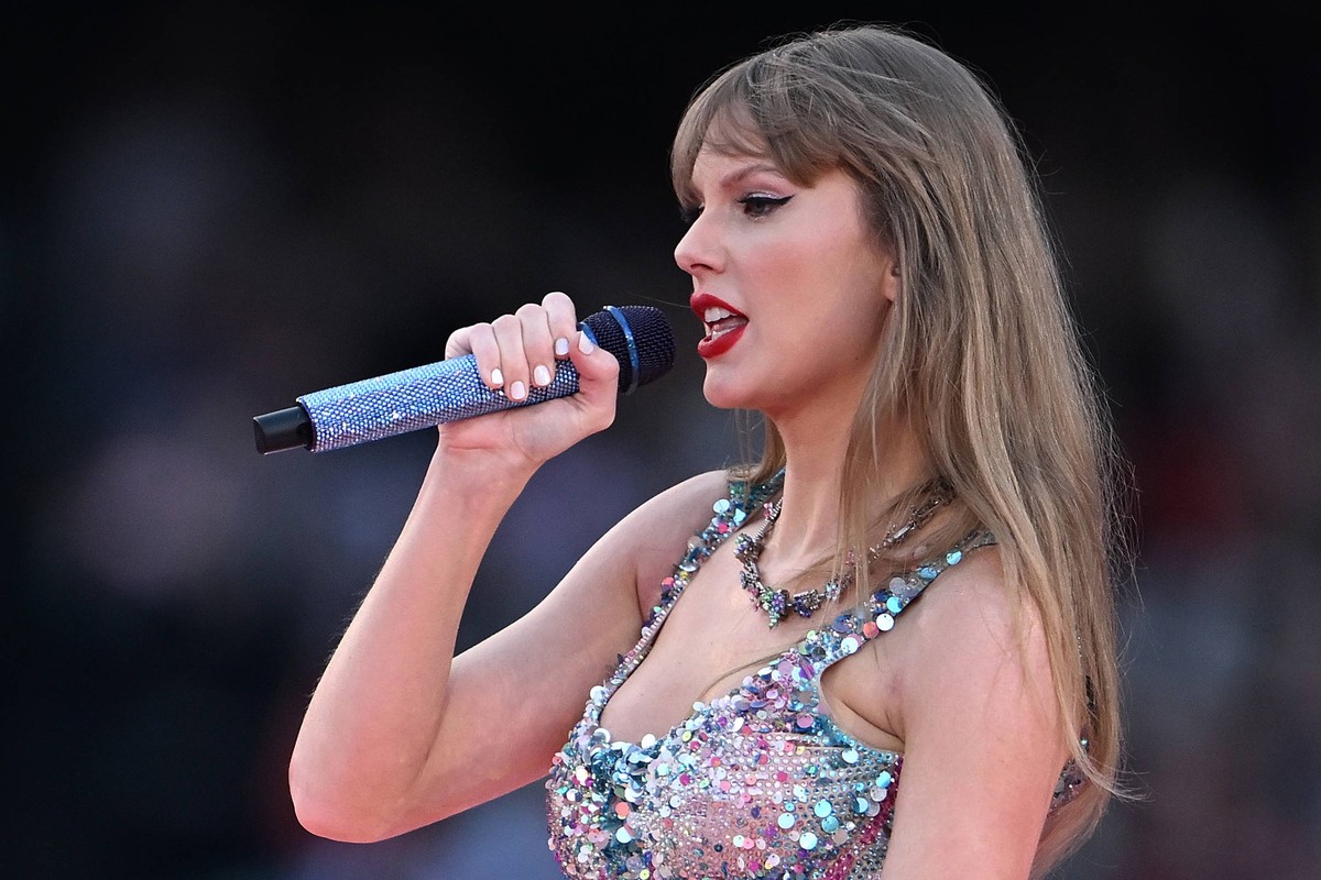 TAYLOR SWIFT MELBOURNE, American singer songwriter Taylor Swift performing during the first night of the The Eras Tour in Australia at the Melbourne Cricket Ground, Melbourne, Friday, February 16, 202 ...