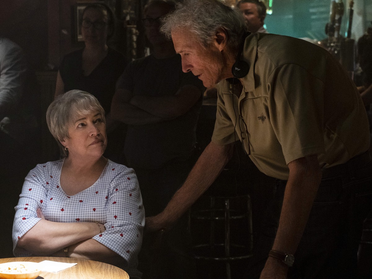 Kathy Bates neben Clint Eastwood: Die Schauspielerin ist für den Oscar nominiert. 1991 gewann sie den Filmpreis bereits für "Misery".