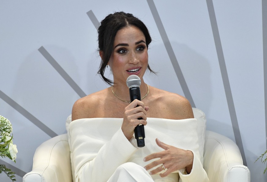 10.10.2023, USA, New York: Meghan, Herzogin von Sussex, nimmt am Elterngipfel der Archewell Foundation zum Thema &quot;Psychisches Wohlbefinden im digitalen Zeitalter&quot; im Rahmen des Welttages der ...