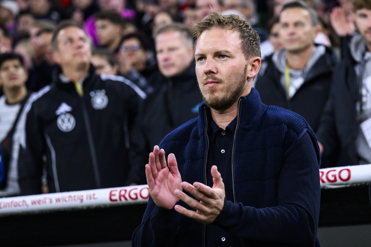 ARCHIV - 14.10.2024, Bayern, München: Fußball: Nations League A, Deutschland - Niederlande, Gruppenphase, Gruppe 3, 4. Spieltag, Allianz Arena. Bundestrainer Julian Nagelsmann klatscht. (zu dpa: «WM-Q ...