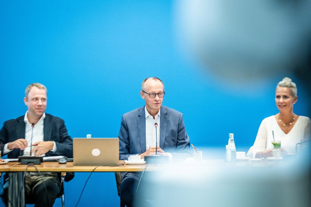 Friedrich Merz (Mitte) neben Mario Czaja und Vizevorsitzende Silvia Breher
