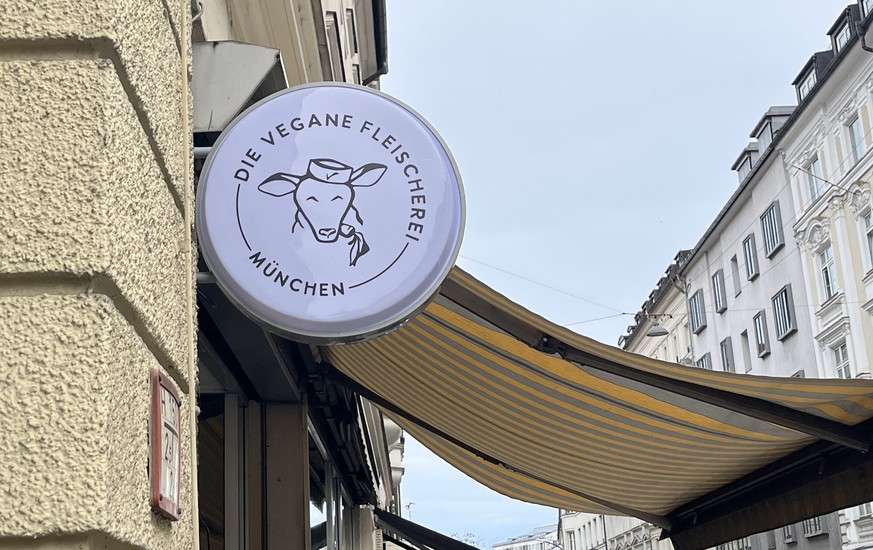 Das Logo trügt: "Die Vegane Fleischerei" verkauft nichts Tierisches. Wir waren für euch vor Ort.