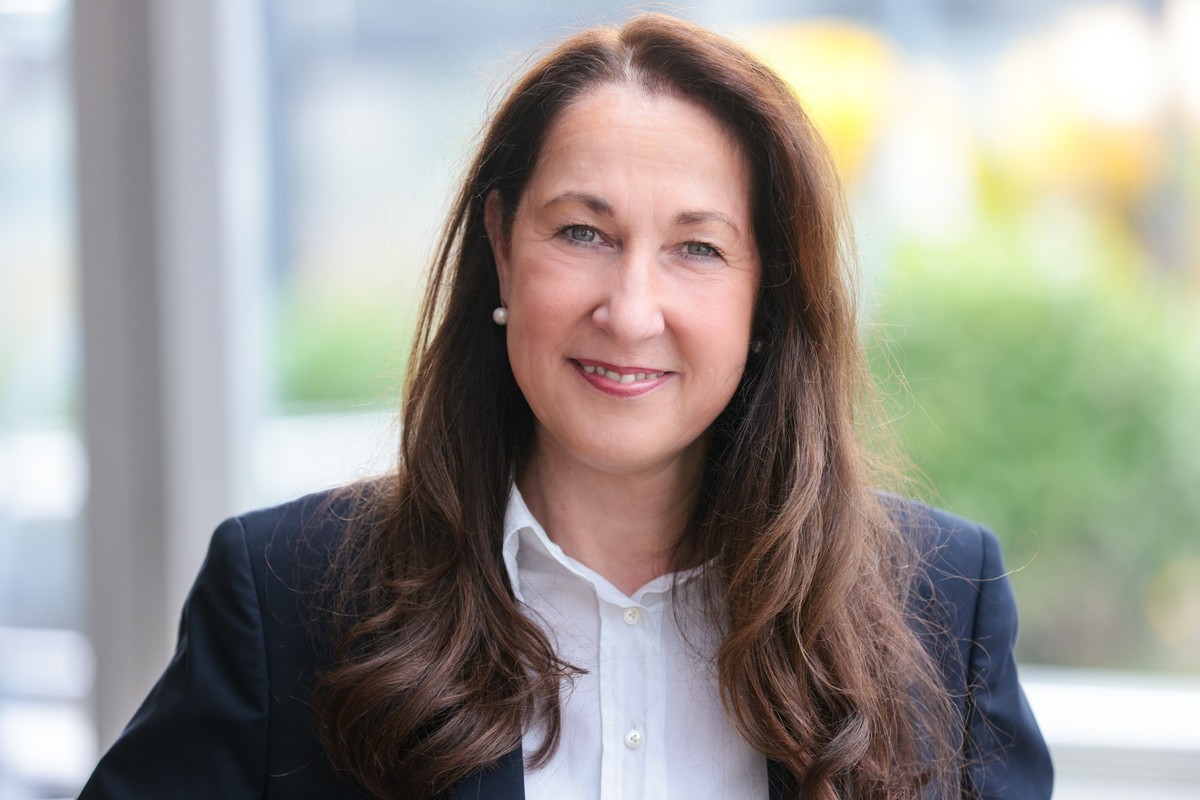 ARCHIV - 07.10.2025, Nordrhein-Westfalen, --: Iris Stalzer auf einem unadatierten Archivbild aus 2025. Die SPD-Politikerin Iris Stalzer ist erst vor Kurzem zur neuen Bürgermeisterin von Herdecke gewäh ...
