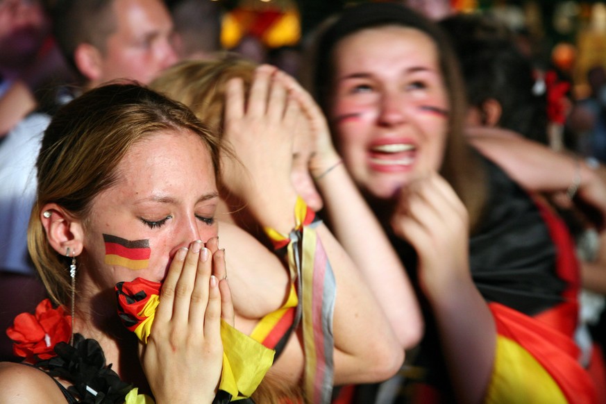 Weinende Fans bei der WM 2006 – auch diesmal holt Deutschland den Titel nicht.
