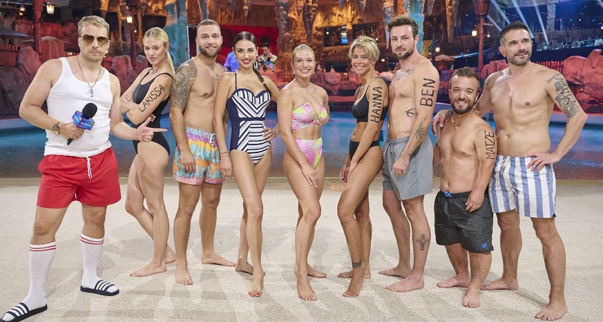 V.l.: Bademeister Oliver Pocher, Larissa Marolt, Filip Pavlovic, Ekaterina Leonova, Lola Weippert, Hanna Sökeland, Benjamin Melzer, Mathias Mester und Marc Terenzi
Die Verwendung des sendungsbezogene ...