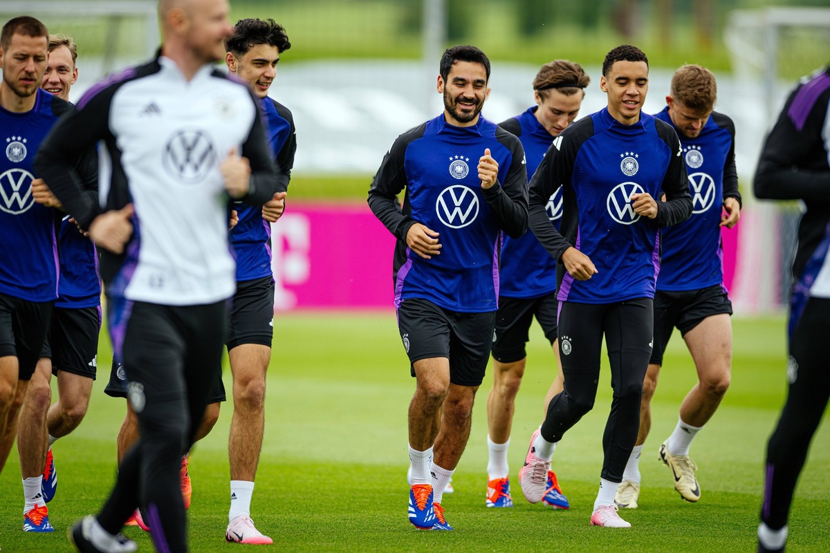 Blankenhain , 270524 , EM-Trainingscamp , Spa &amp; GolfResort Weimarer Land Im Bild: Aleksandar Pavlovi, lkay Gündoan und Jamal Musiala *** Blankenhain , 270524 , EM Training Camp , Spa GolfResort We ...