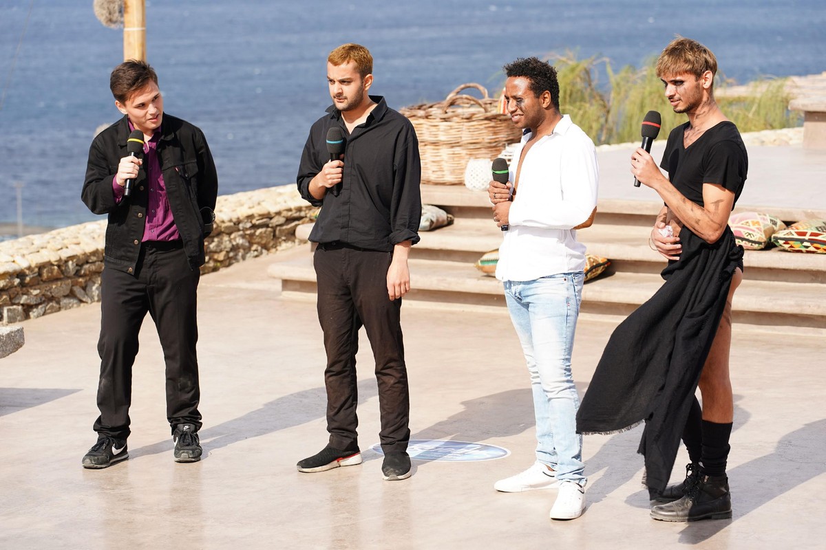 Dominic Möws, Shada Ali, Kilian Imwinkelried und Steve Maco (v.l.) nach ihrem Auftritt am ersten Set des Auslands-Recalls - der _180° Sunset Bar_ - mit dem Song &quot;Tainted Love_.

Die Verwendung de ...
