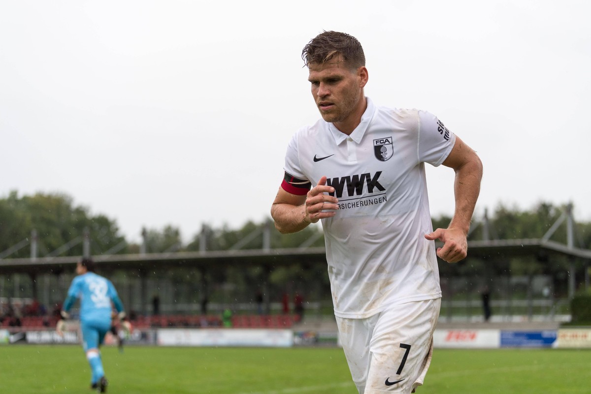 Fu�ball, Vorbereitung, FC Augsburg - SSV Jahn Regensburg Im Bild Florian NIEDERLECHNER FC Augsburg, 7 Kapit�n Kapit�nsbinde. Heimstetten Sportpark Heimstetten Bayern Deutschland *** Football, Preparat ...