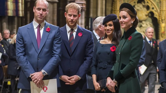 Commmorations du 11 novembre : l armistice clbr l Abbaye de Westminster. PAP11182049 The Queen, accompanied by members of the Royal Family, attend a service at Westminster Abbey for the centenary of t ...