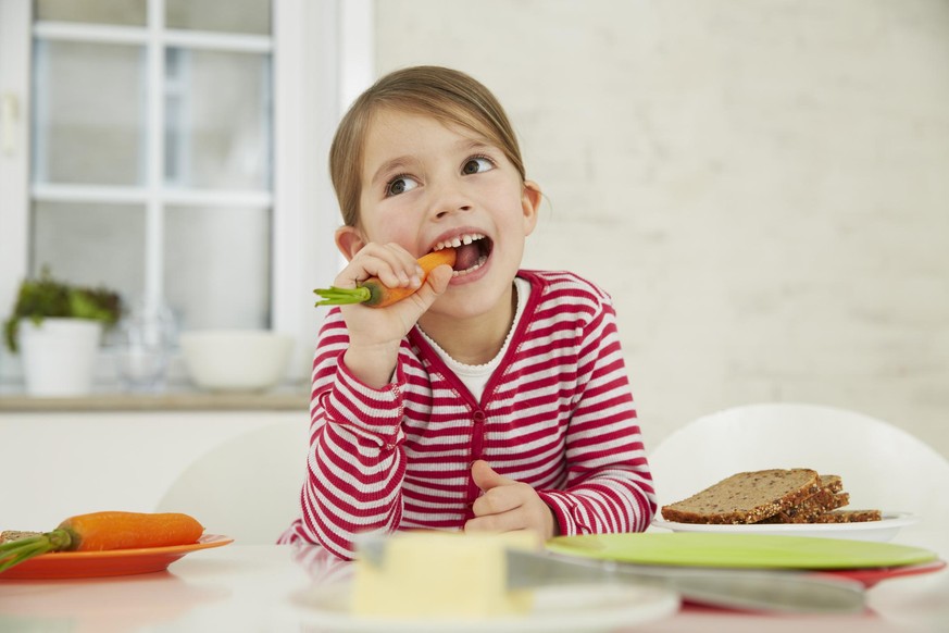 Großbritannien will sich für gesündere Ernährung bei Kindern einsetzen. Das tut auch dem Klima gut. (Symbolbild)