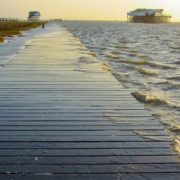 Spring Tides on Sea