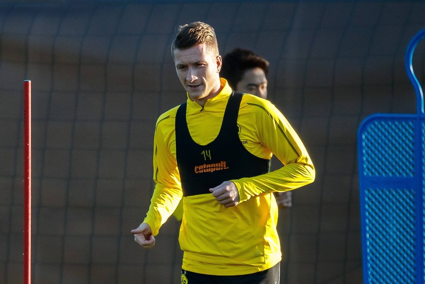 Marbella, Spanien, 04.01.2019, Trainingslager 2019 BV Borussia Dortmund, Marco Reus (BVB) schaut ( DeFodi048 *** Marbella Spain 04 01 2019 Training Camp 2019 BV Borussia Dortmund Marco Reus BVB watchi ...