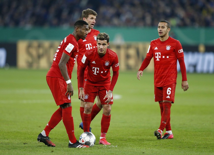 Gelsenkirchen, Deutschland, DFB-Pokal Viertelfinale 
FC Schalke 04 : FC Bayern München 0-1 am 03. 03. 2020 in der Veltins-Arena auf Schalke in Gelsenkirchen
David ALABA (FCB),Thomas MUELLER (MÜLLER) ( ...