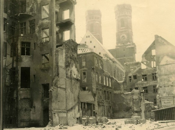 Bombed Frauenkirche, Munich of Bavaria, Germany 02067

bombed Frauenkirche Munich of Bavaria Germany 1940