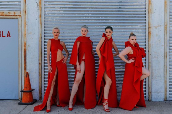 Ladys in Red oder: "Die Zungen der Heidi Klum".