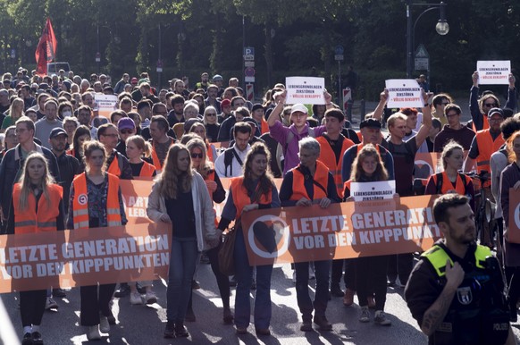 Protestors attend a demonstration of the climate protest group &quot;Letzte Generation&quot; (Last Generation) in Berlin, Germany, Wednesday, May 24, 2023. Posters read: &#039;Last generation at the t ...