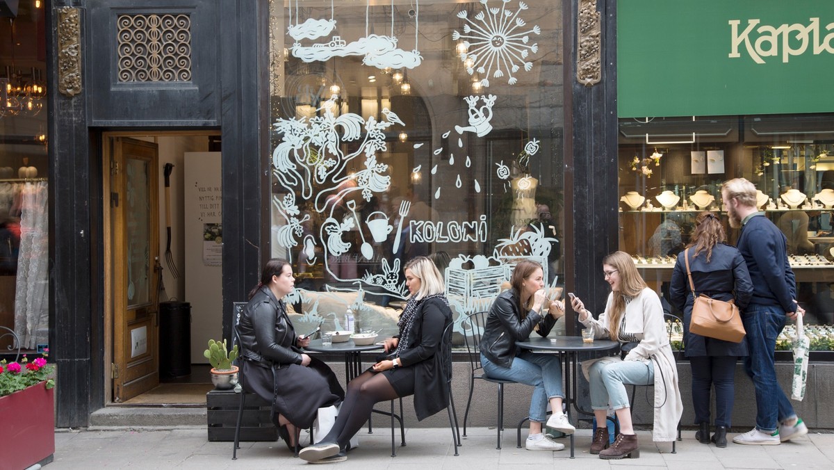 Keine Masken mehr: In Stockholm kann auch im Herbst und Winter das Leben weiter ohne Corona-Maßnahmen stattfinden.