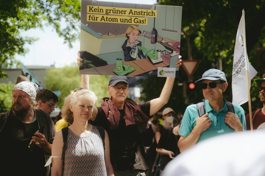 Demo gegen die EU-Taxonomie zu Atom und Gas On May 21st, 2022 more than 60 people joined a demonstration in Munich, Germany against the classification of nuclear power and fossil gas as sustainable. T ...