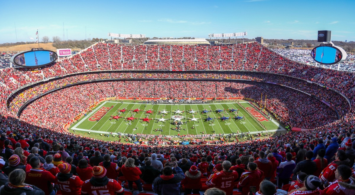 KANSAS CITY, MO - NOVEMBER 13: A high view of GEHA Field at Arrowhead Stadium before an NFL, American Football Herren, USA game between the Jacksonville Jaguars and Kansas City Chiefs on November 13, ...