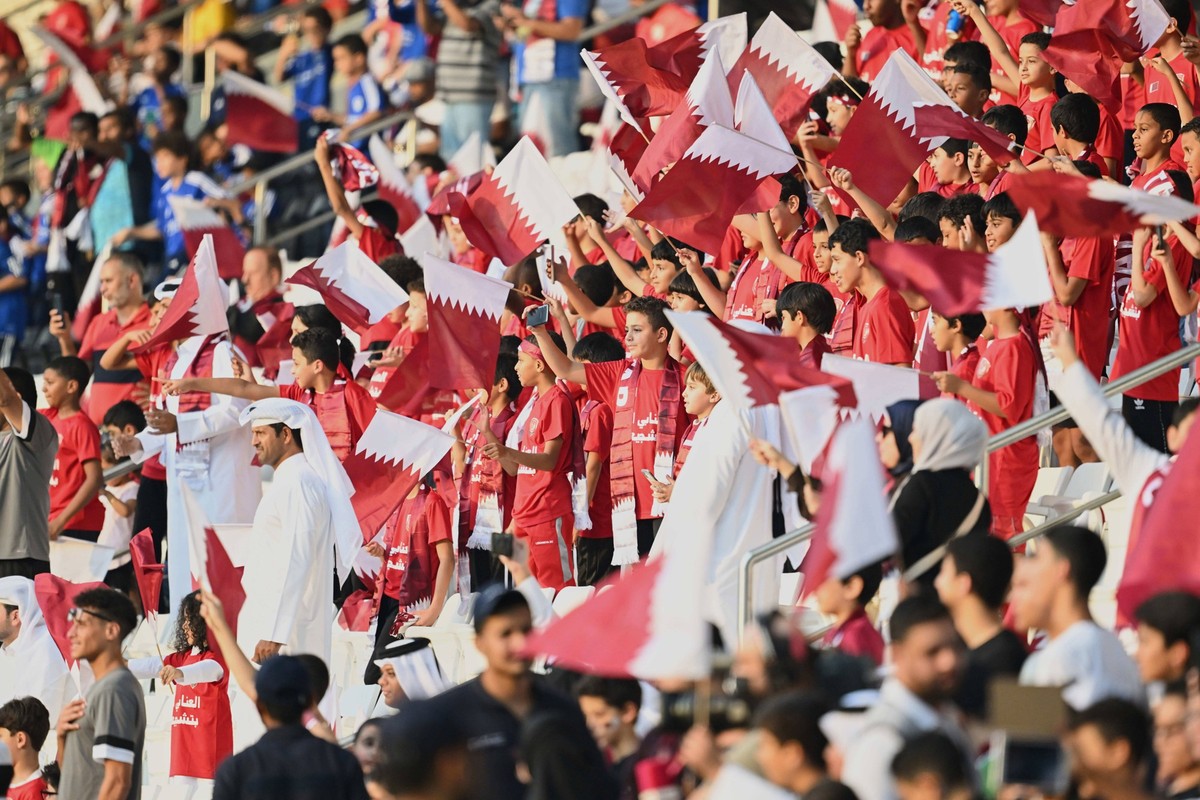 Qatar national team, Nationalteam Open Training Session Qatar fans cheer during the Qatar national team open training session at the Jassim Bin Hamad Stadium, Doha, Qatar on October 2, 2022. Doha Qata ...