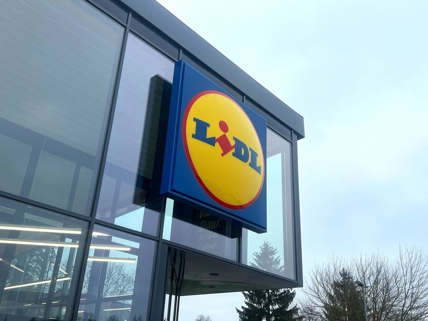 Außenwerbung Discounter LIDL *** Outdoor advertising discount store LIDL Copyright: xmix1pressx