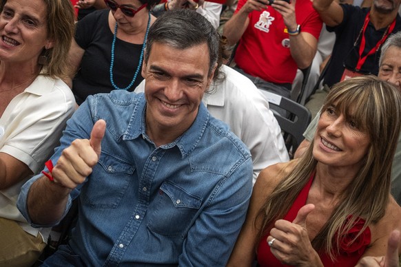 FILE - Spain&#039;s Prime Minister Pedro Sanchez next to his wife Begona Gomez, gives a thumb up during a campaign closing meeting in Madrid, Spain, Friday, July 21, 2023. Spain is in nail-biting susp ...