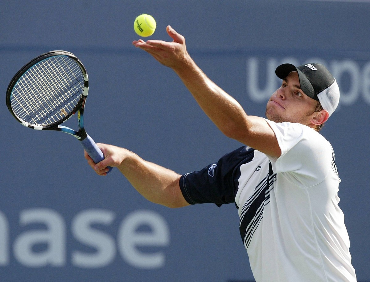 Bildnummer: 00940377 Datum: 27.08.2003 Copyright: imago/ExSpo
Andy Roddick (USA) - Aufschlag; Andrew, Vdig, quer, aufschlagen, Service, Ball, close US Open 2003, Grand Slam, ATP-Tour New York Flushing ...
