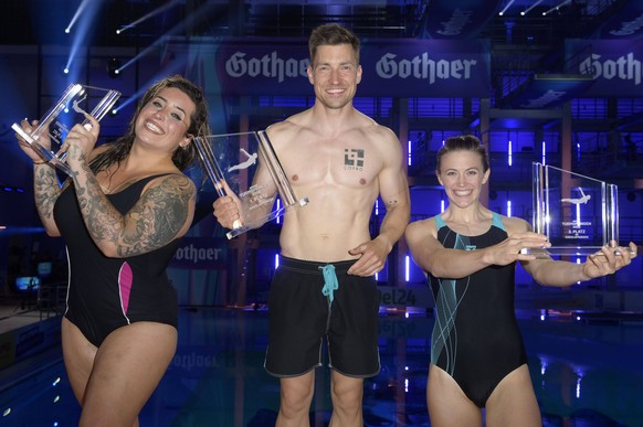 Jolina Mennen, Philipp Boy und Stefanie Edelmann in der Fernsehshow RTL Turmspringen aus der Schwimm- und Sprunghalle im Europasportpark Berlin. Berlin, 03.06.2022 *** Jolina Mennen, Philipp Boy and S ...