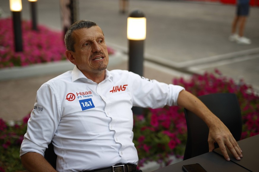 Formula 1 2022: Abu Dhabi GP YAS MARINA CIRCUIT, UNITED ARAB EMIRATES - NOVEMBER 17: Guenther Steiner, Team Principal, Haas F1 during the Abu Dhabi GP at Yas Marina Circuit on Thursday November 17, 20 ...