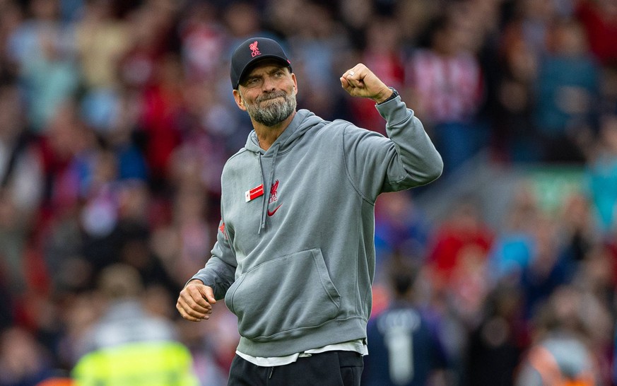 Football - FA Premier League - Liverpool FC v Brentford FC LIVERPOOL, ENGLAND - Saturday, May 6, 2023: Liverpool s manager Jürgen Klopp celebrates in front of the Spion Kop after the FA Premier League ...