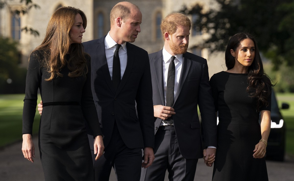 WINDSOR, ENGLAND - SEPTEMBER 10: Catherine, Princess of Wales, Prince William, Prince of Wales, Prince Harry, Duke of Sussex, and Meghan, Duchess of Sussex on the long Walk at Windsor Castle on Septem ...
