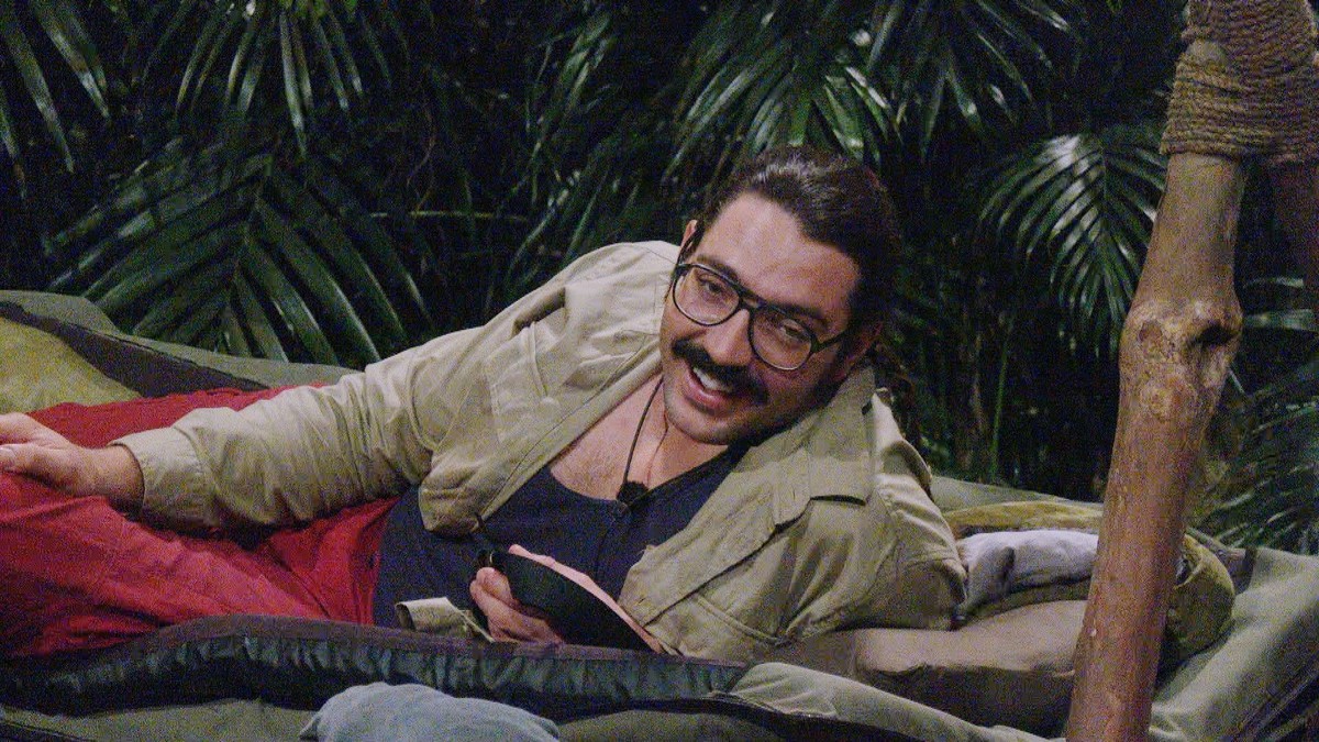 ACHTUNG: SPERRFRIST FÜR ALLE MEDIEN BIS ZUM SHOWENDE, SAMSTAG, 03.02.2024, 24:00 UHR !!! Tag 16 im Camp. Fabio Knez fände es ganz natürlich, wenn sich Mike und Leyla jetzt näherkommen würden
+++ Die ...