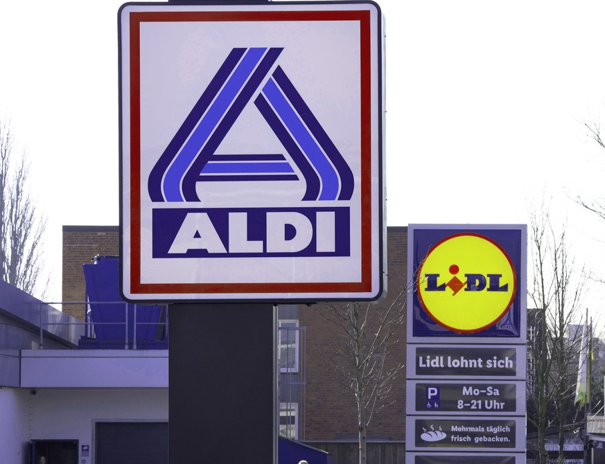 Aldi Lidl Discounter Logo Logos Schriftzug Schriftzüge Filiale Filialen Konkurrenz Konkurrenten Konkurrenzkamp Werbung Wettbewerb Wettbewerber Marktführer Marktführerschaft Streit Verkaufsfläche Verka ...