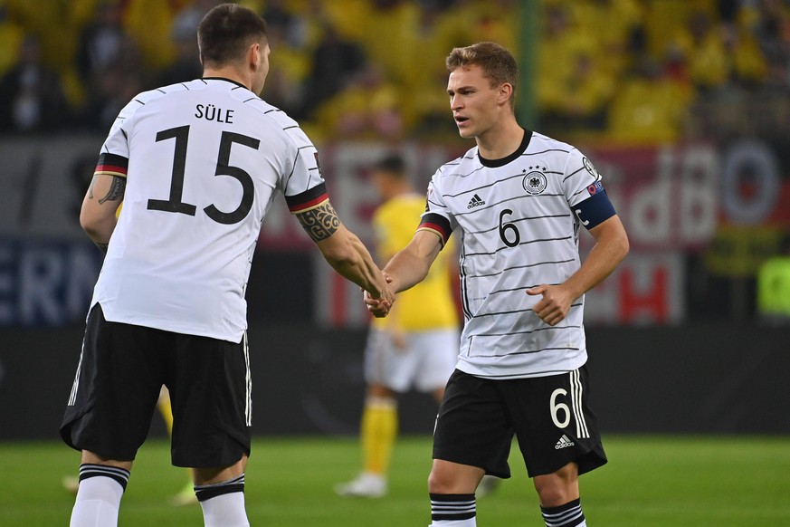 Joshua Kimmich (r.) und Niklas Süle mussten von der Nationalmannschaft abreisen.